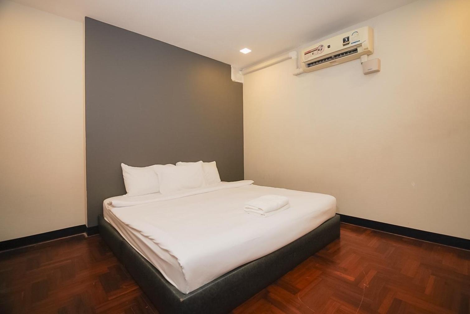 Z โกอินน์ สีลม - สถานีรถไฟฟ้าเซนต์หลุยส์ Go Inn Silom Бангкок Экстерьер фото